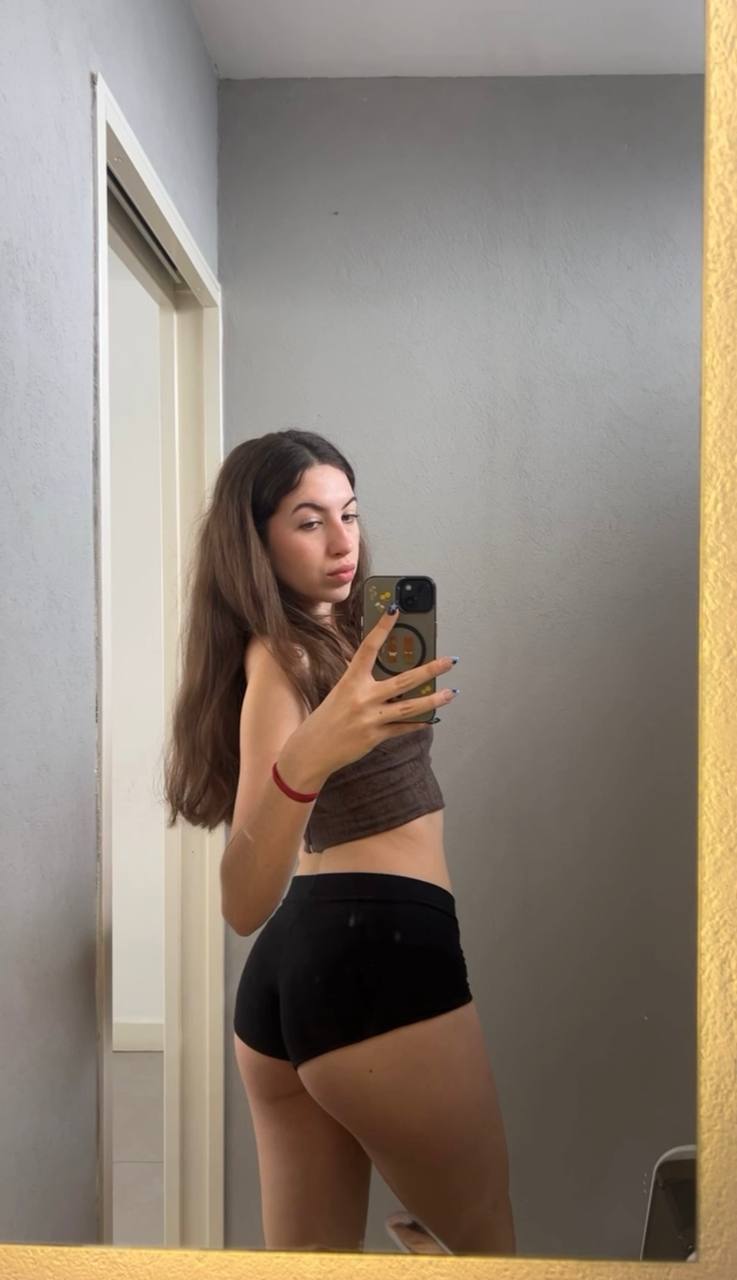 Amber in her underwear in Mudanjiang