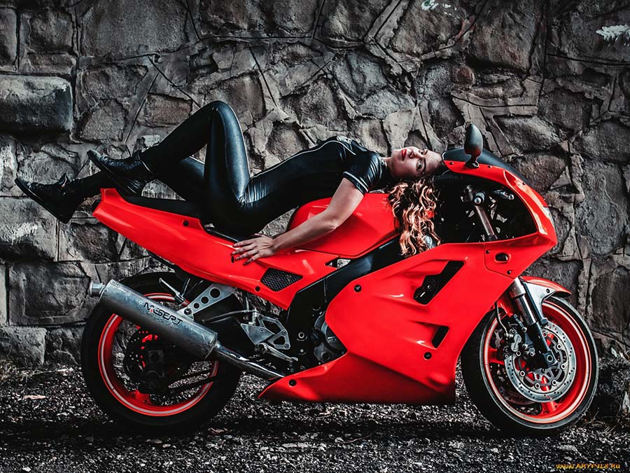 Beautiful girl Beautiful girls and motorcycles in Mudanjiang