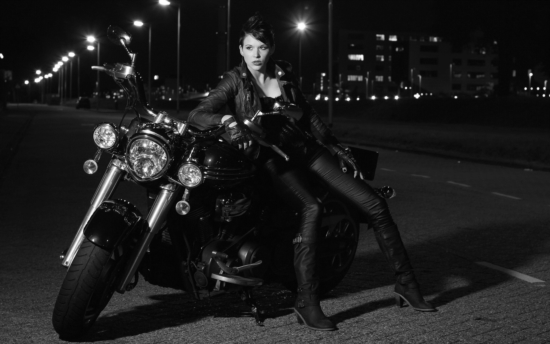 Photo Beautiful girls and motorcycles in Mudanjiang