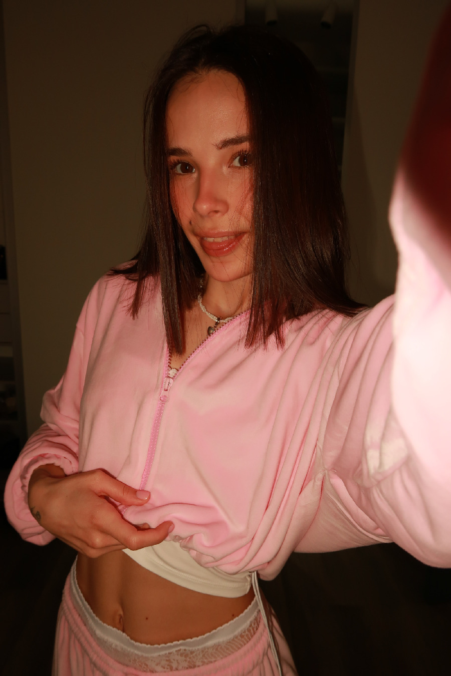 Tina brings the glow — live moments in Mudanjiang